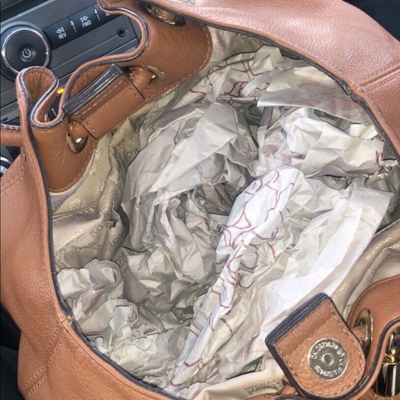 Michael kors purse - Picture 2 of 3